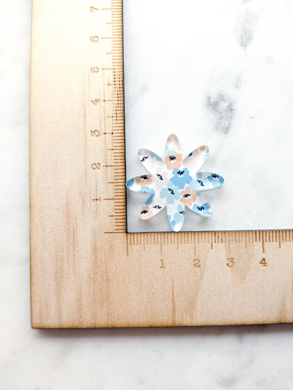 Clear Acrylic - 3cm Flower 4 - Abstract Floral - 94