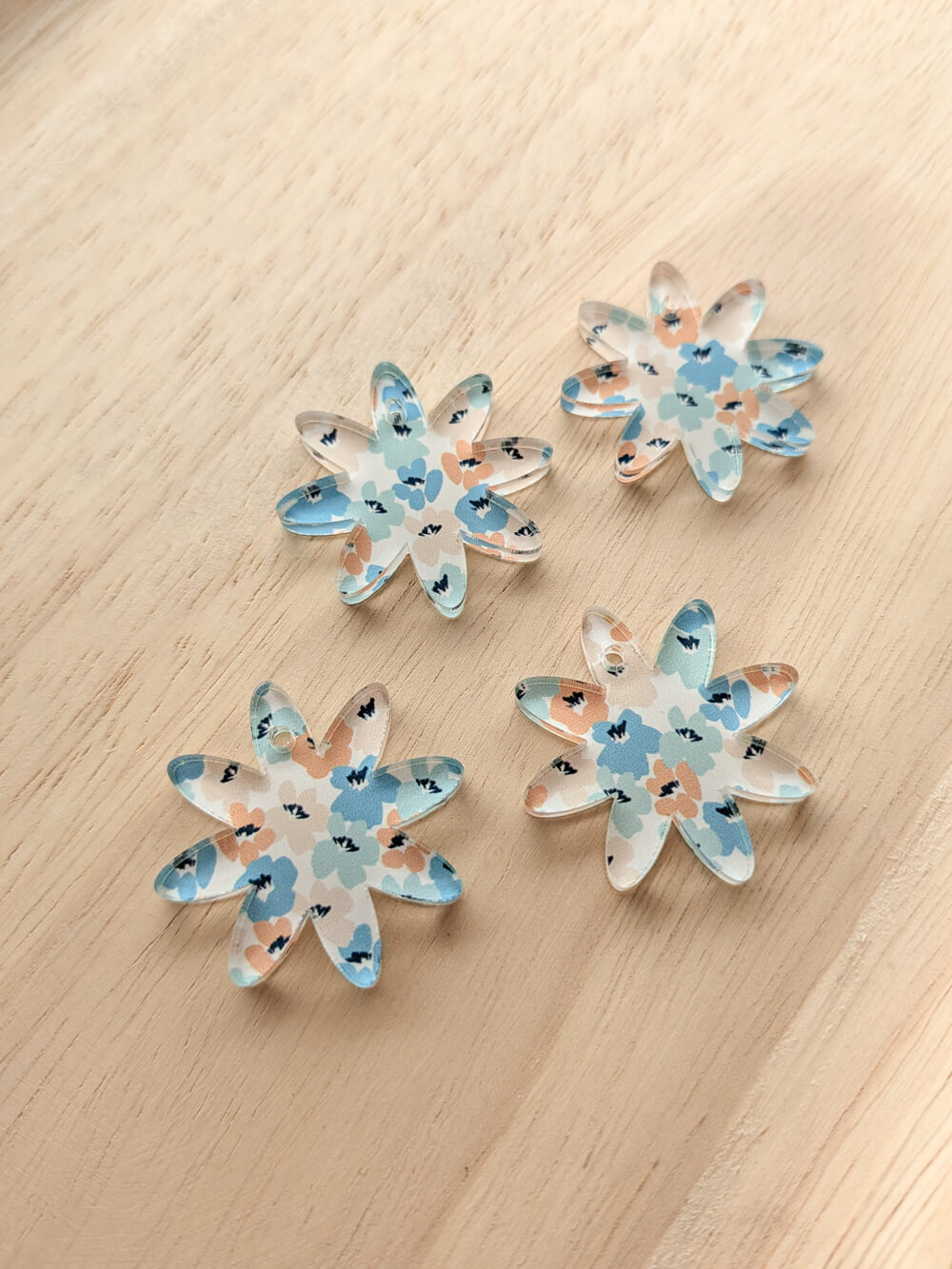 Clear Acrylic - 3cm Flower 4 - Abstract Floral - 94