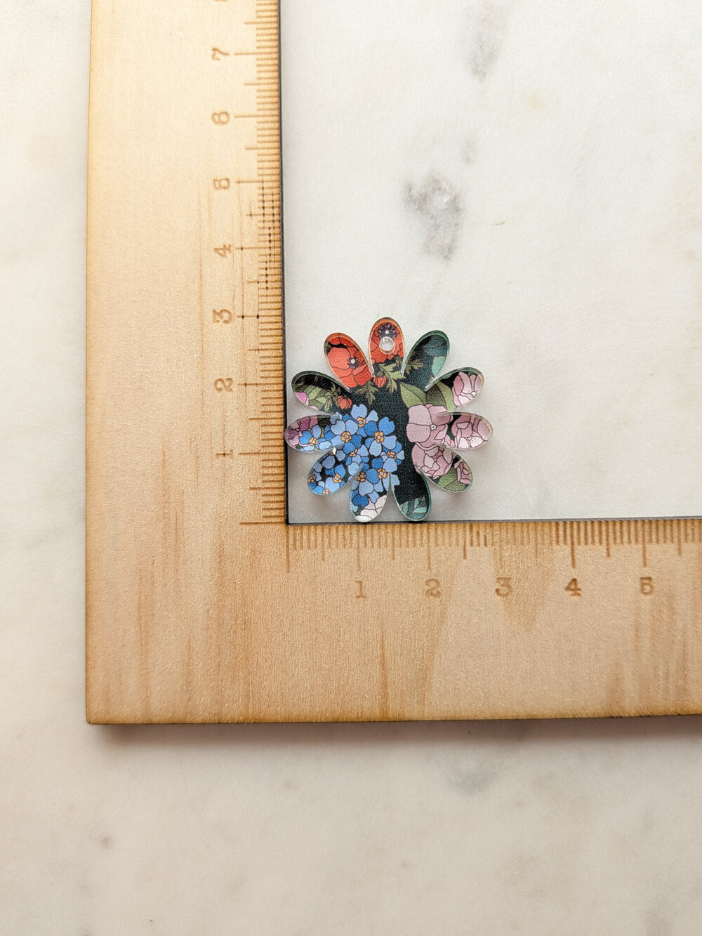 Clear Acrylic - 3cm Daisy - 1 Hole - Australiana - 86