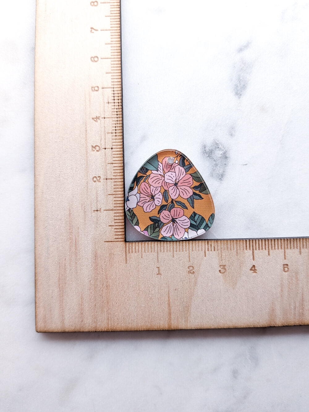 Clear Acrylic - 3cm Pebble - 1 Hole - Australiana - 88