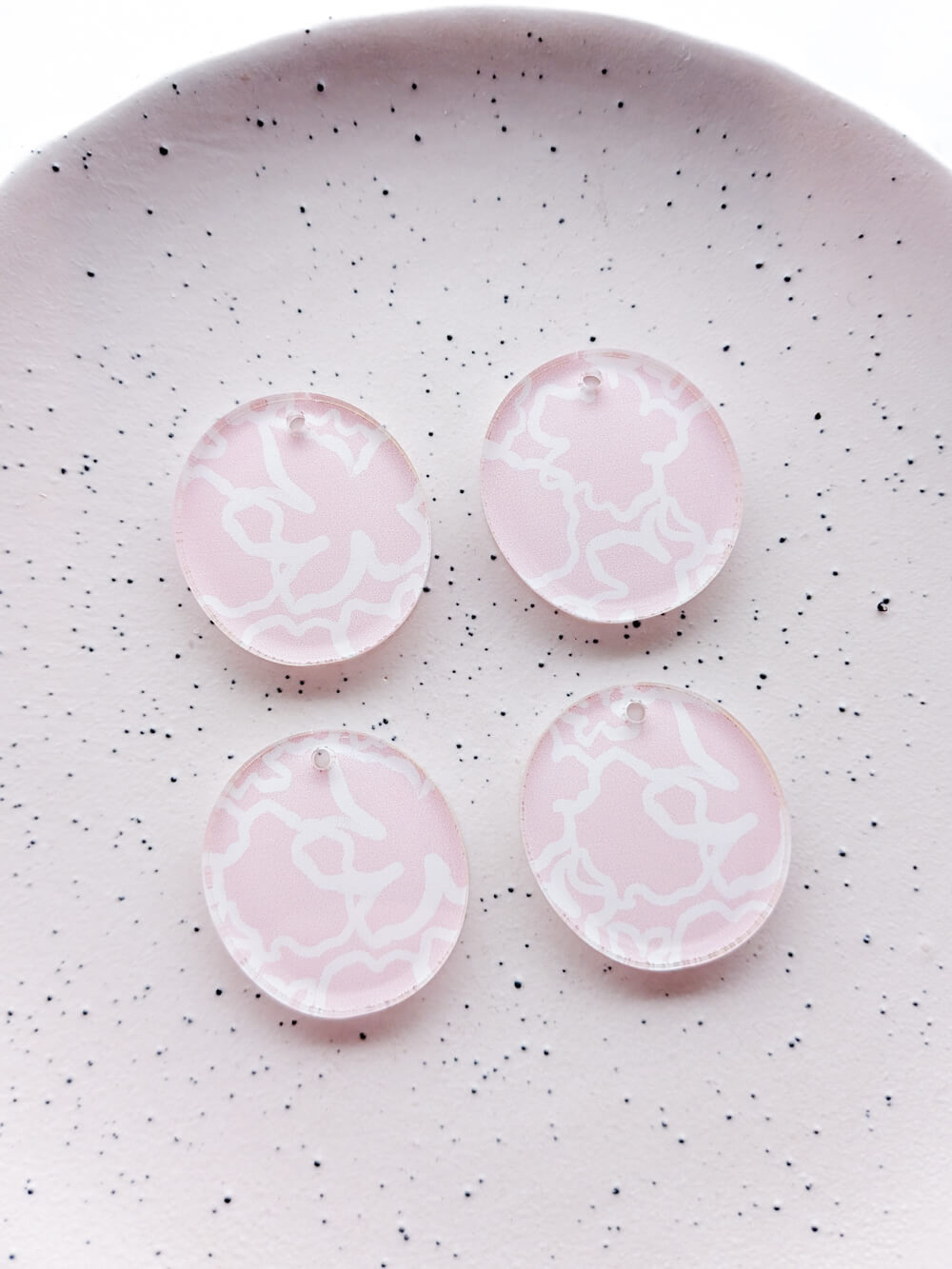 Clear Acrylic - 3cm Irregular Circle - 1 Hole - Australiana - 78