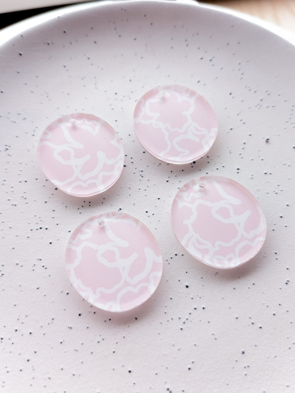 Clear Acrylic - 3cm Irregular Circle - 1 Hole - Australiana - 78