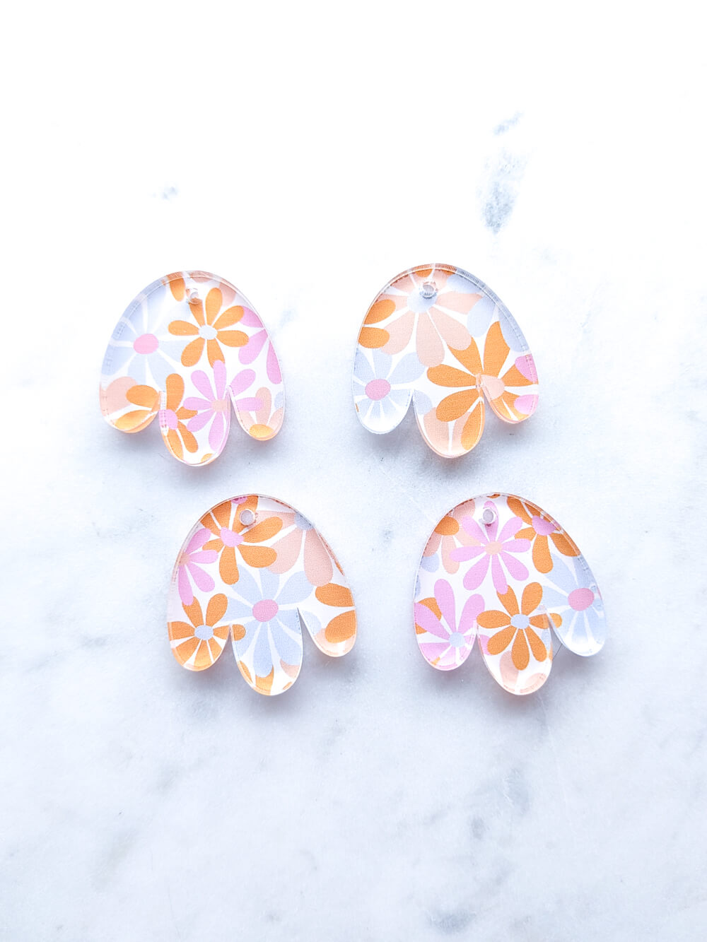 Clear Acrylic - 3cm Boho Flower - 1 Hole - Abstract Floral - 54