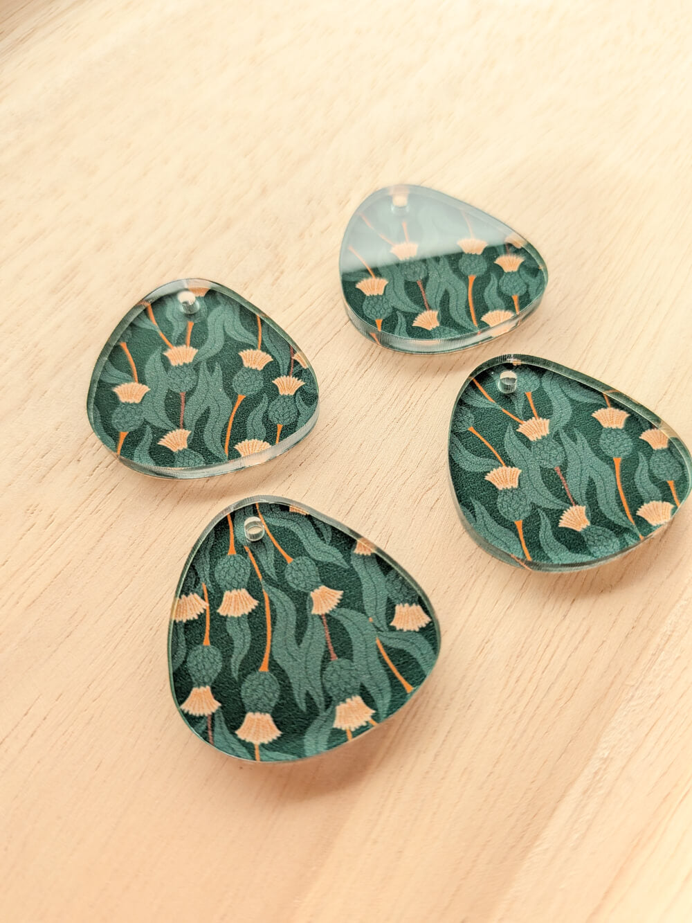 Clear Acrylic - 3cm Pebble - 1 Hole - Australiana - 06