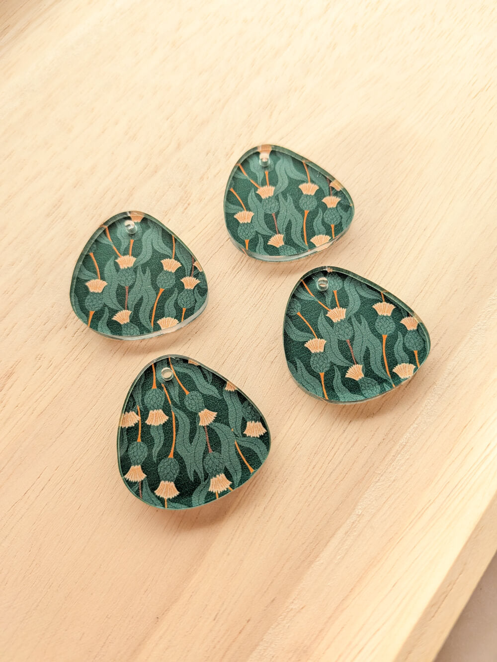 Clear Acrylic - 3cm Pebble - 1 Hole - Australiana - 06