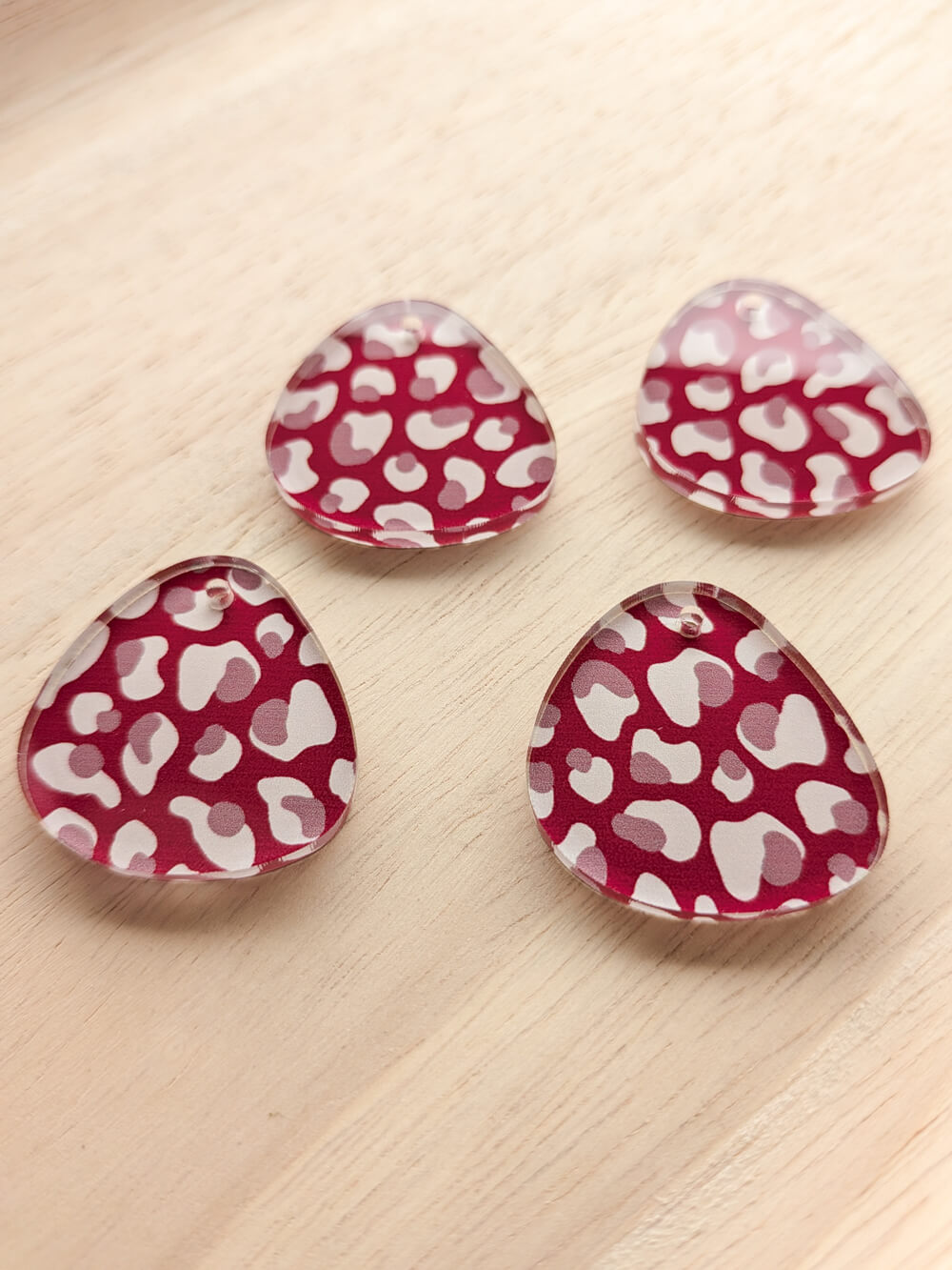 Clear Acrylic - 3cm Pebble - 1 Hole - Australiana - 63