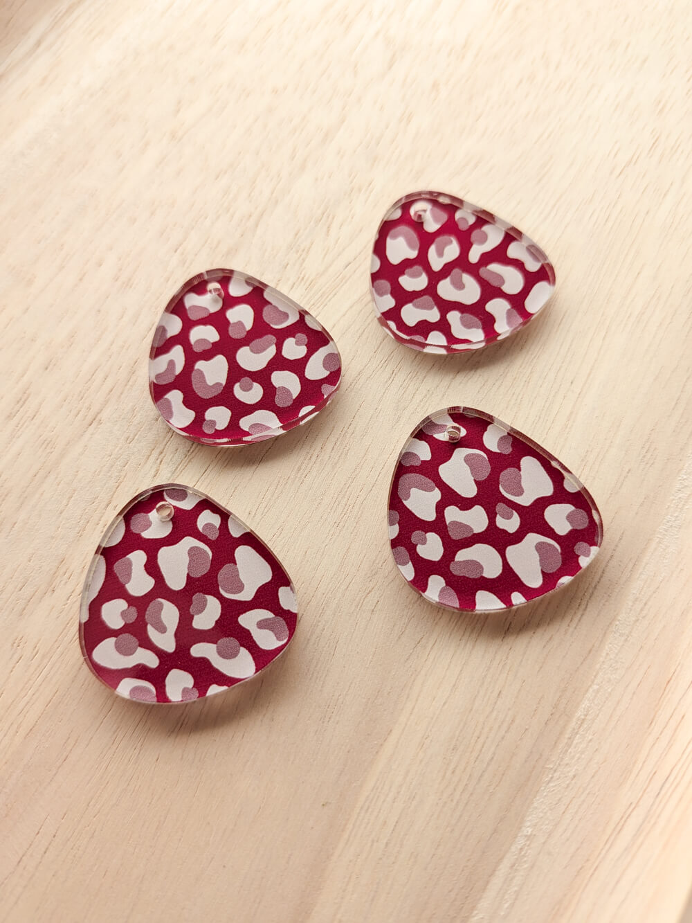 Clear Acrylic - 3cm Pebble - 1 Hole - Australiana - 63