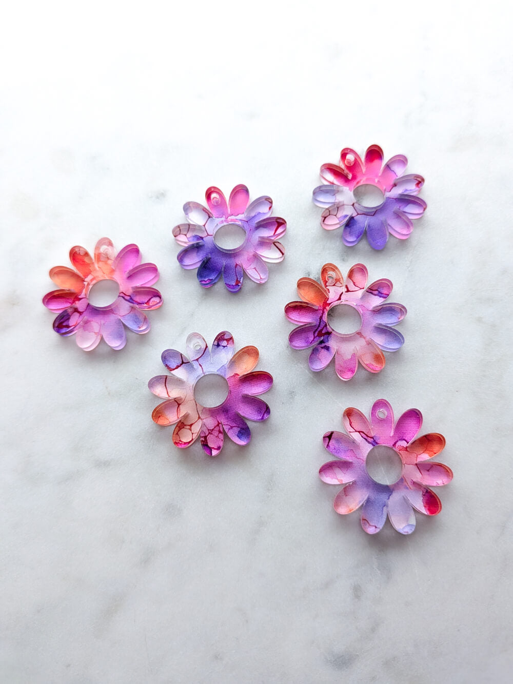 Clear Acrylic - 3cm Daisy with a large hole - 1 Hole - Alcohol Ink- 14