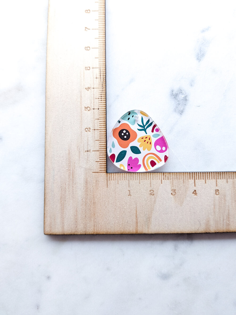 Clear Acrylic - 3cm Pebble - 1 Hole - Abstract Floral - 65