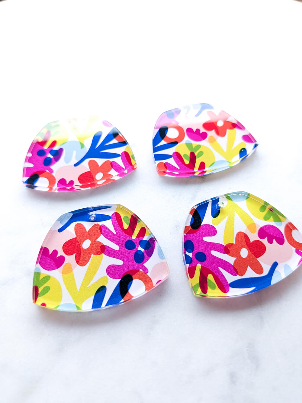 Clear Acrylic - 4cm Shield - 1 Hole - Abstract Floral - 67