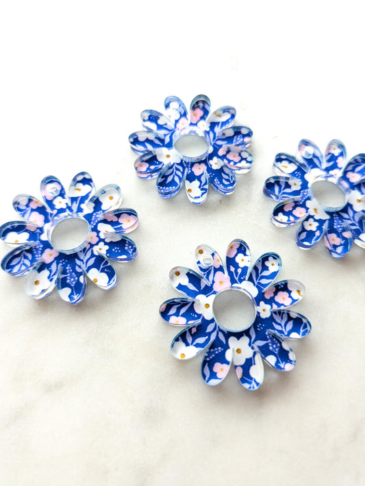 Clear Acrylic - 3cm Daisy with Large Hole - Winter Picnic - 10