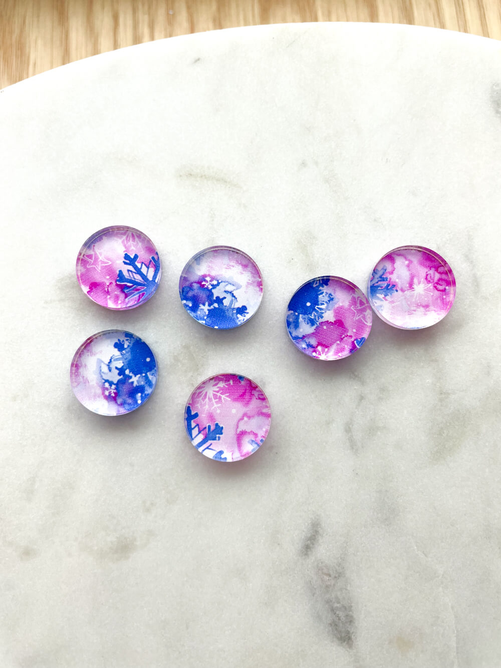 1.5cm Circle - Studs- Clear Acrylic - Christmas - 158