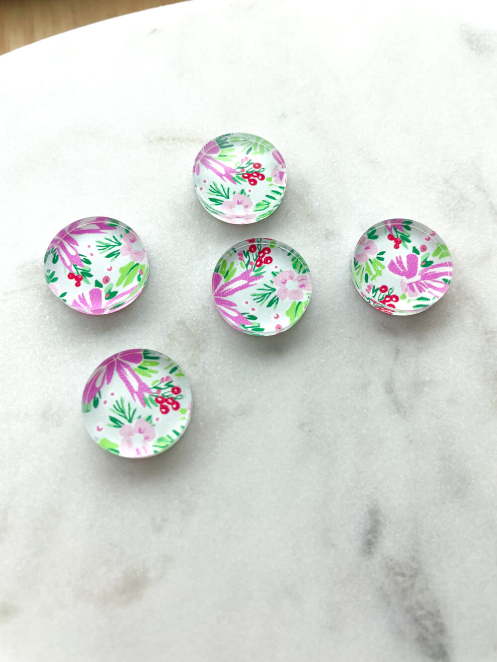 1.5cm Circle - Studs- Clear Acrylic - Christmas - 149