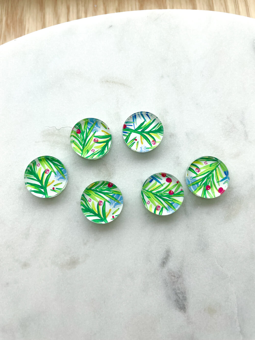 1.5cm Circle - Studs- Clear Acrylic - Christmas - 172