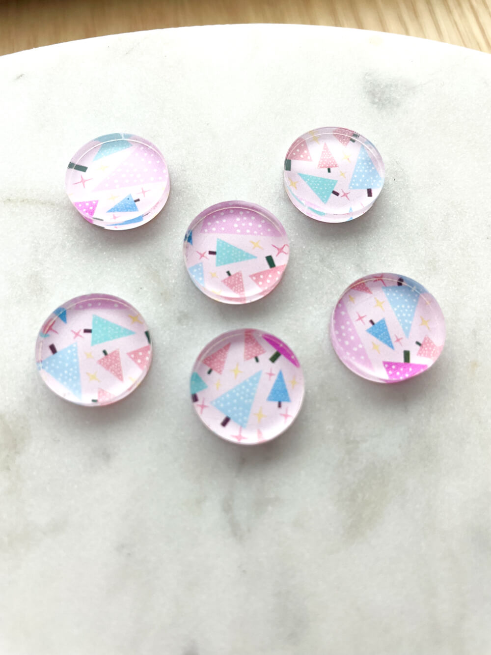 1.5cm Circle - Studs- Clear Acrylic - Christmas - 309