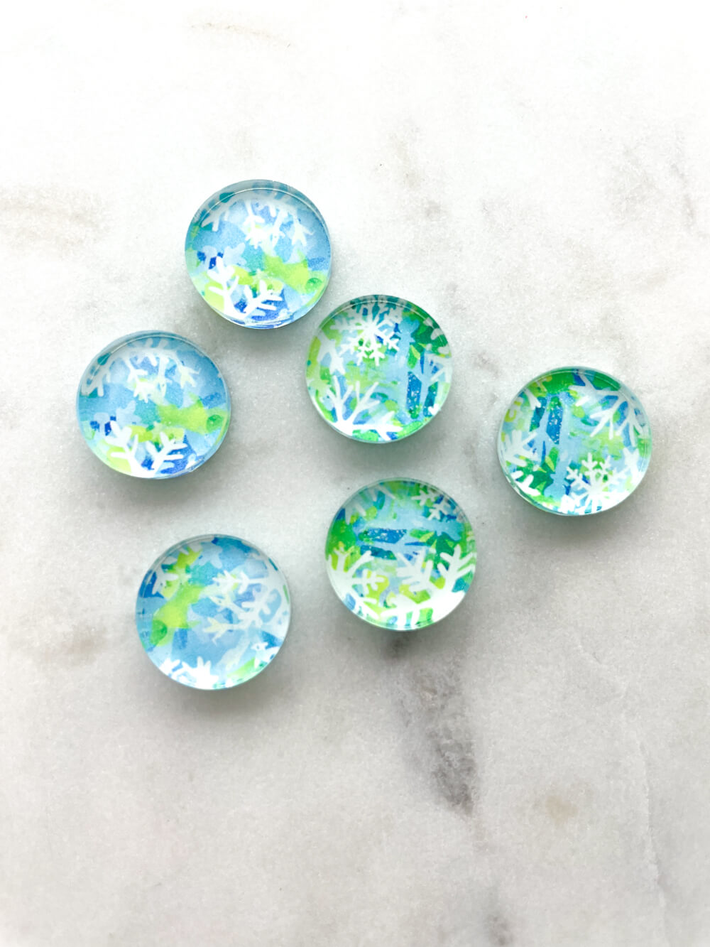 1.5cm Circle - Studs- Clear Acrylic - Christmas - 163