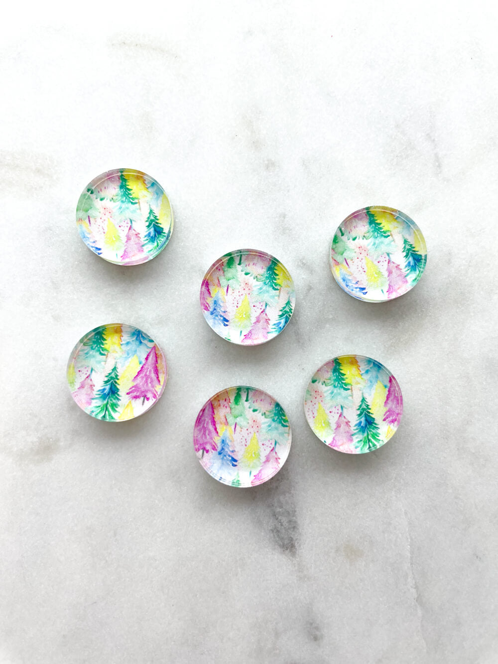 1.5cm Circle - Studs- Clear Acrylic - Christmas - 01