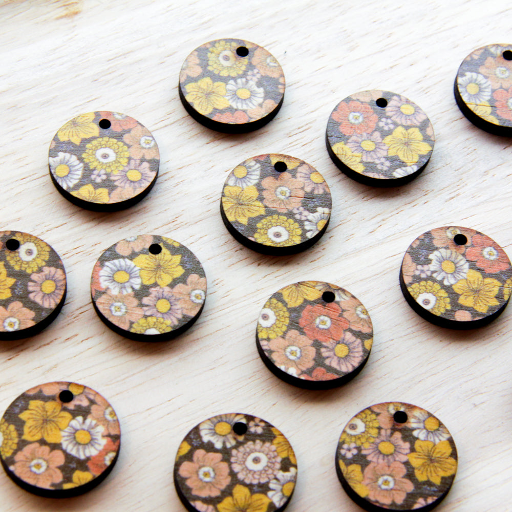 Wood - 20mm Circle- 1 Hole - Transparent print - Groovy - 03