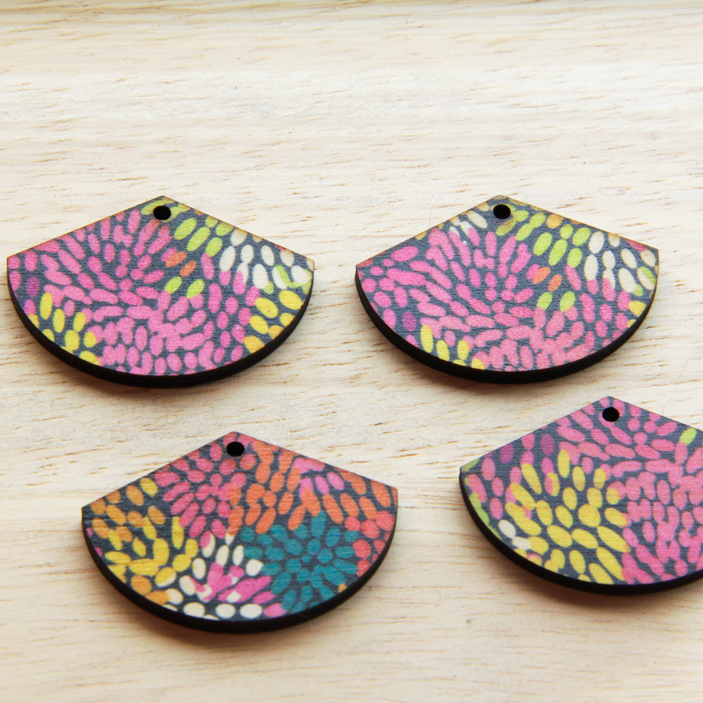 Wood - Fan Shape - 1 Hole - Transparent print - Summer Nights - 18