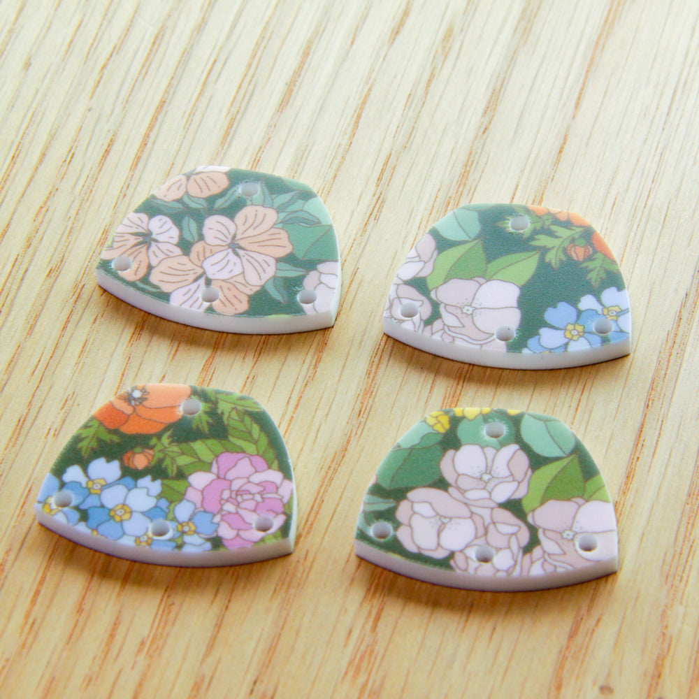 White Acrylic - 3cm Shield - 4 hole - Australiana - 86