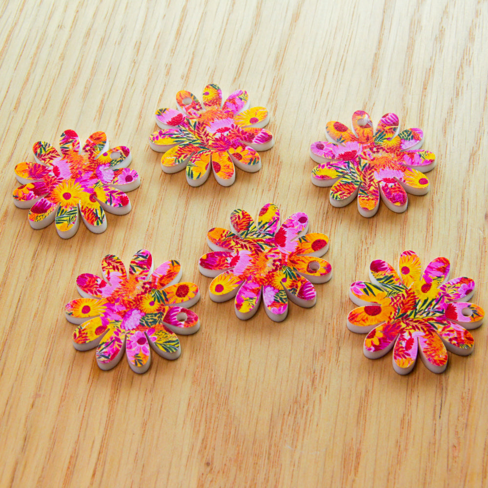 White Acrylic - 3cm Daisy- 1 hole - Bold Floral - 70