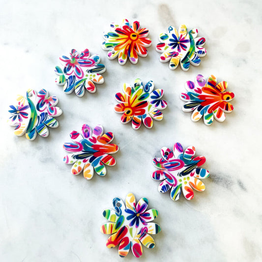 White Acrylic - 4cm - Daisy - 1 Hole -  Bold Floral - 54