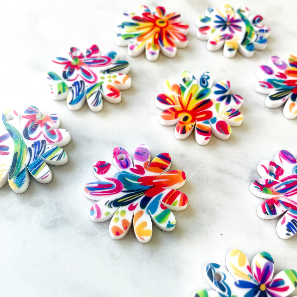 White Acrylic - 4cm - Daisy - 1 Hole -  Bold Floral - 54