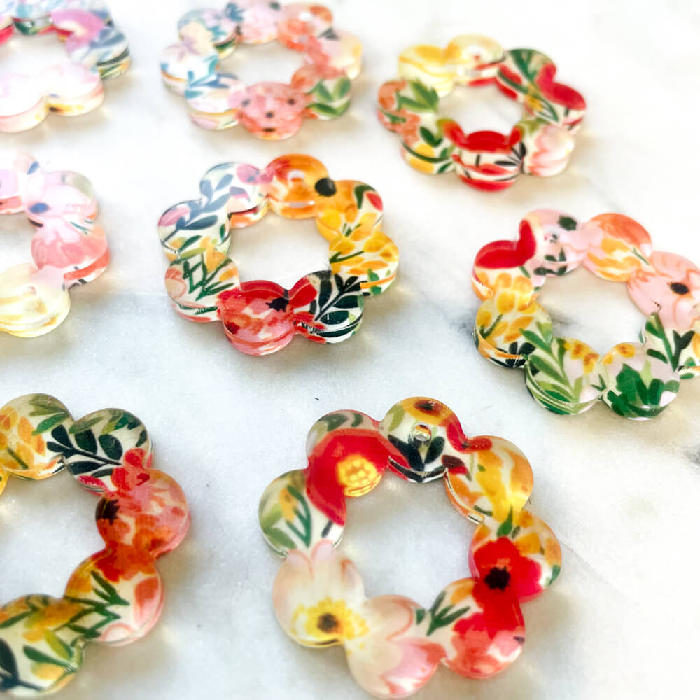 Clear Acrylic - 3cm - Flower 5 with large hole - 1 Hole -  Bold Floral - 73