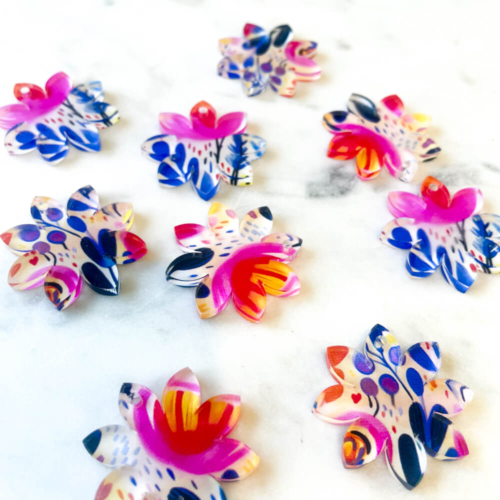 Clear Acrylic - 3cm - Flower 3 - 1 Hole -  Bold Floral - 82