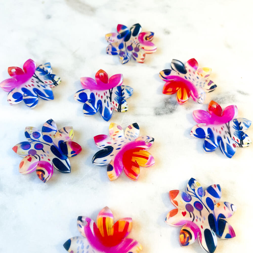 Clear Acrylic - 3cm - Flower 3 - 1 Hole -  Bold Floral - 82