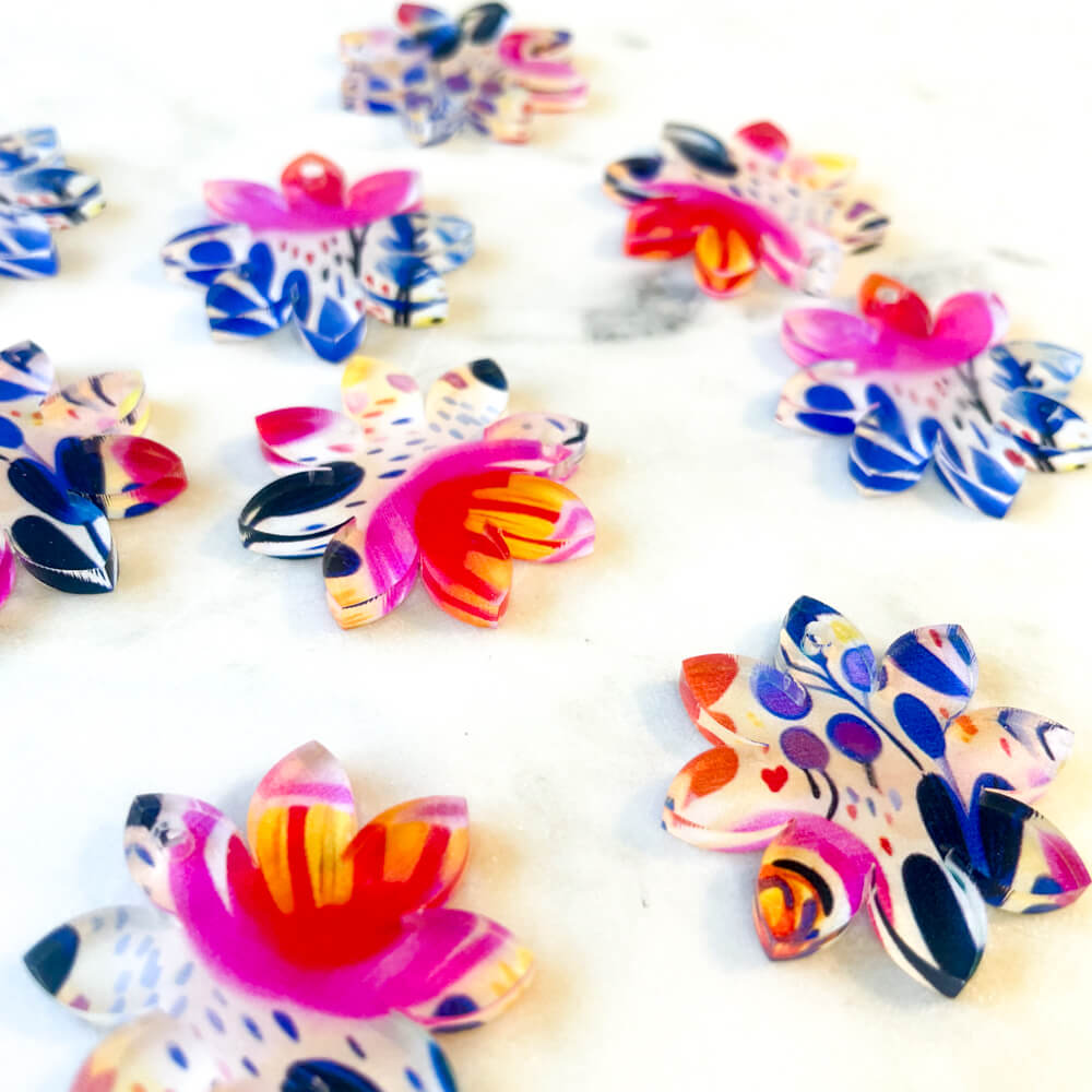 Clear Acrylic - 3cm - Flower 3 - 1 Hole -  Bold Floral - 82