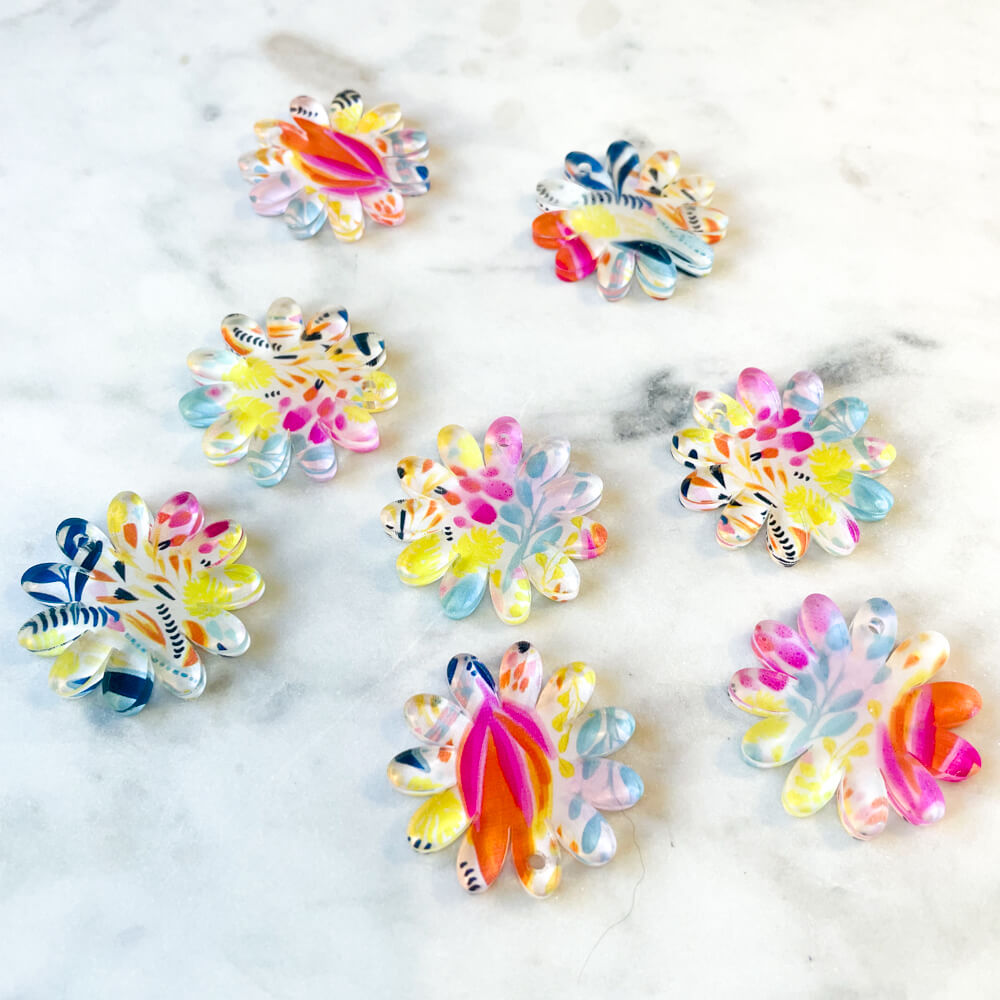 Clear Acrylic - 3cm - Daisy - 1 Hole -  Bold Floral - 80