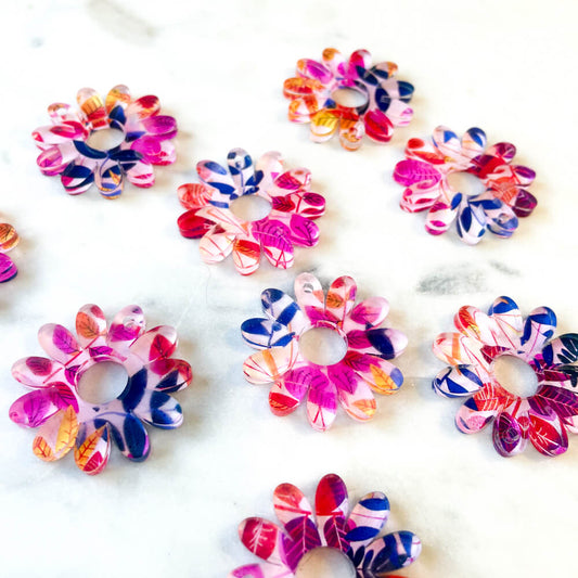 Clear Acrylic - 3cm - Daisy with large hole - 1 Hole -  Bold Floral - 86