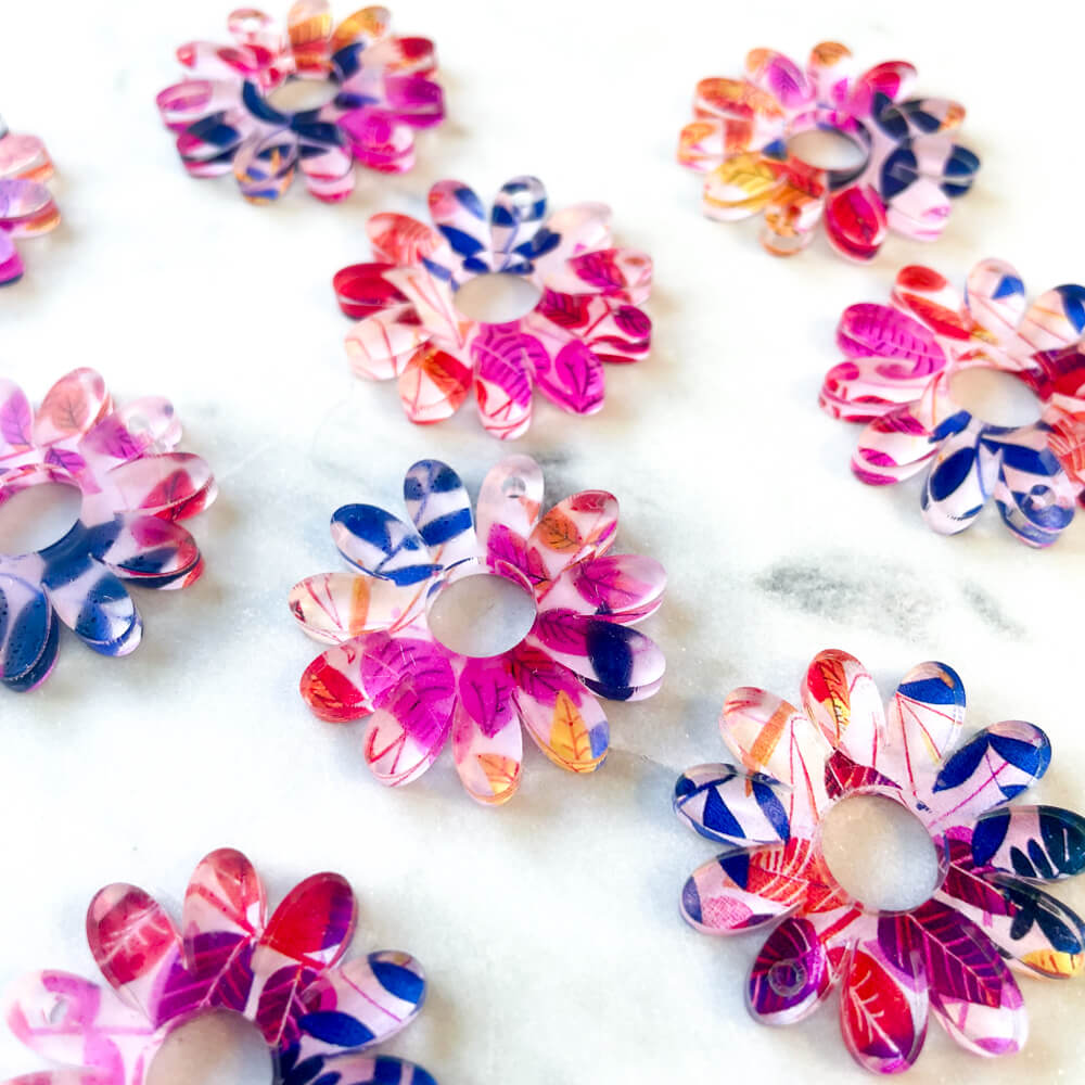 Clear Acrylic - 3cm - Daisy with large hole - 1 Hole -  Bold Floral - 86
