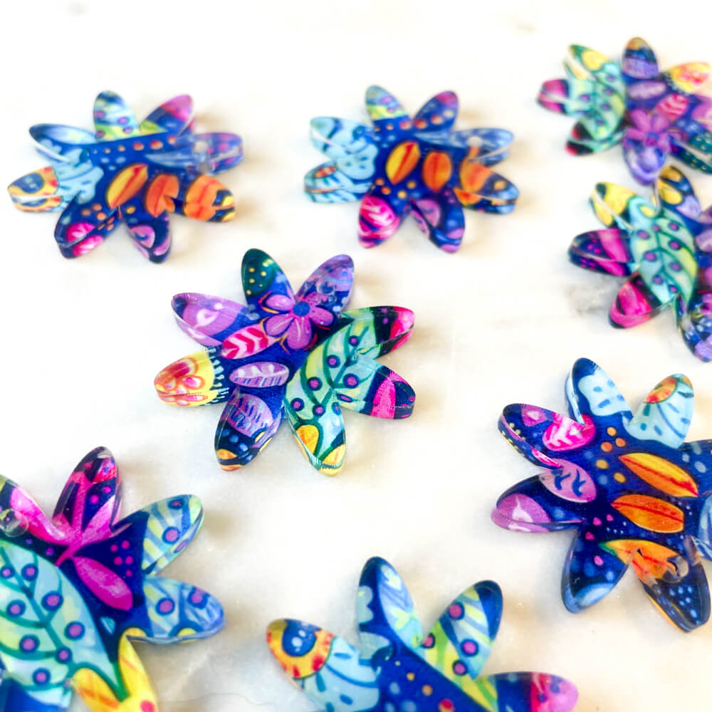 Clear Acrylic - 3cm - Flower 4 - 1 Hole -  Bold Floral - 94