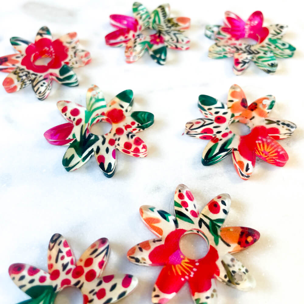 Clear Acrylic - 3cm - Flower 4 with large hole - 1 Hole -  Bold Floral - 76
