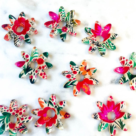 Clear Acrylic - 3cm - Flower 4 with large hole - 1 Hole -  Bold Floral - 76