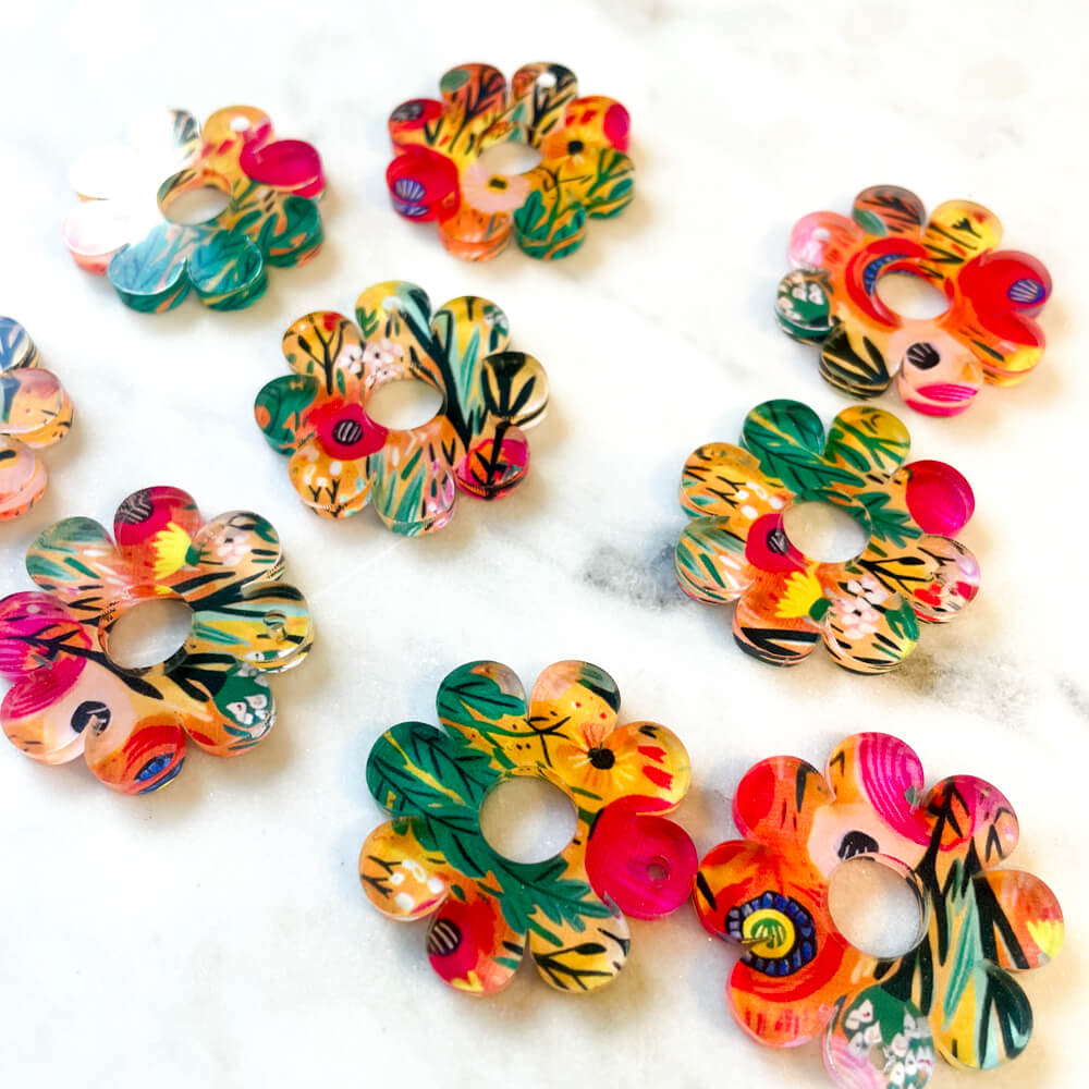 Clear Acrylic - 3cm - Flower with large hole - 1 Hole -  Bold Floral - 74
