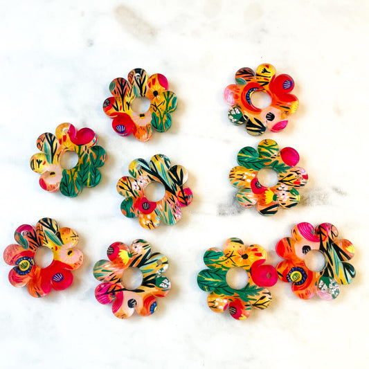 Clear Acrylic - 3cm - Flower with large hole - 1 Hole -  Bold Floral - 74