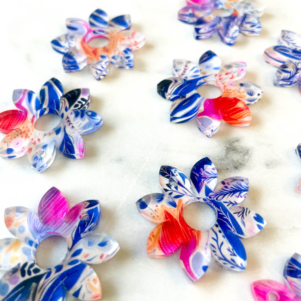 Clear Acrylic - 3cm - Flower 3 with large hole - 1 Hole -  Bold Floral - 78