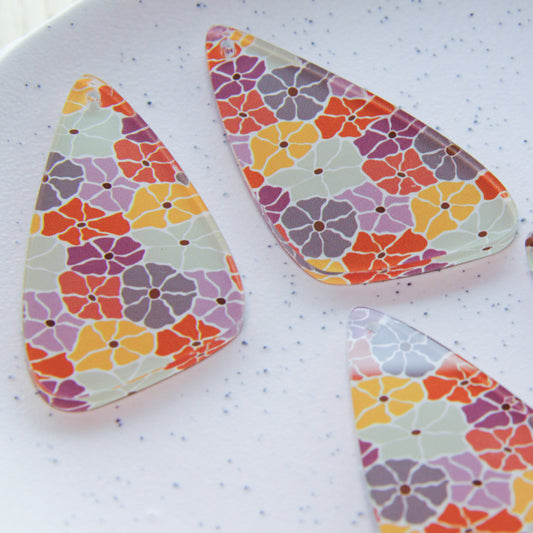 Clear Acrylic - 6cm Irregular Shape - 1 Hole - Abstract Floral - 10