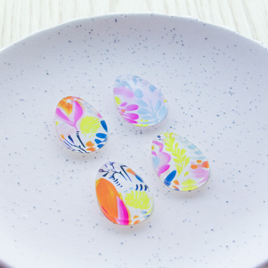 Clear Acrylic - Egg - 3x2cm - 1 Hole - Bold Floral - 80