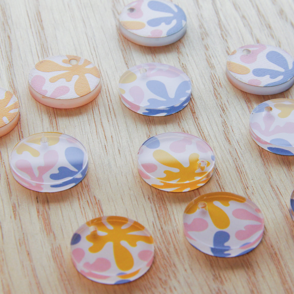 Clear Acrylic - 2cm Circle - 1 Hole - Abstract Floral - 02