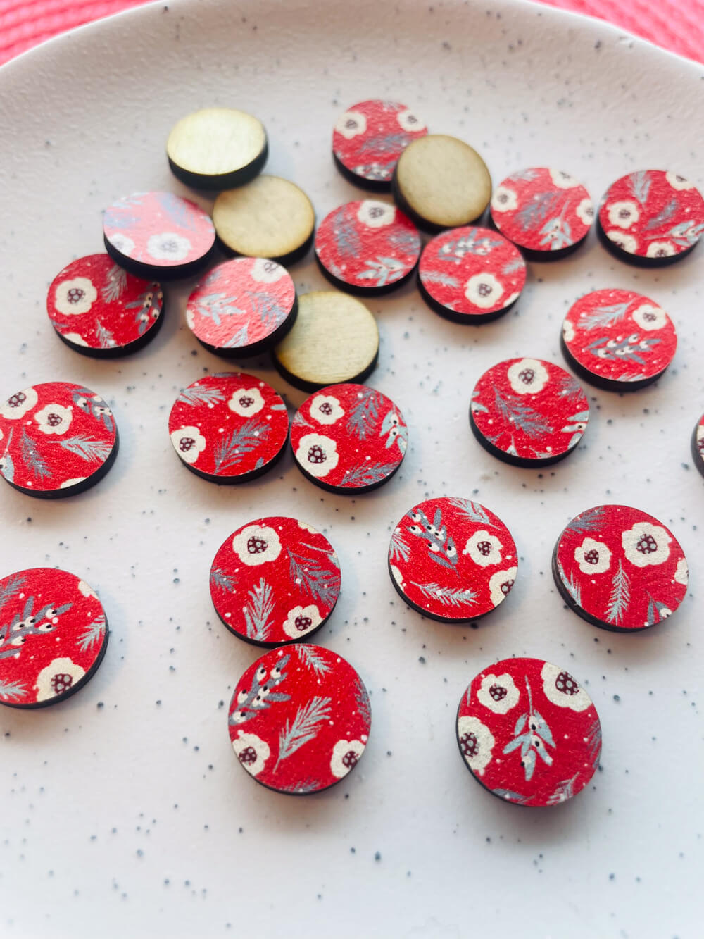 Wood - 15mm Circle- Studs - Christmas - 24