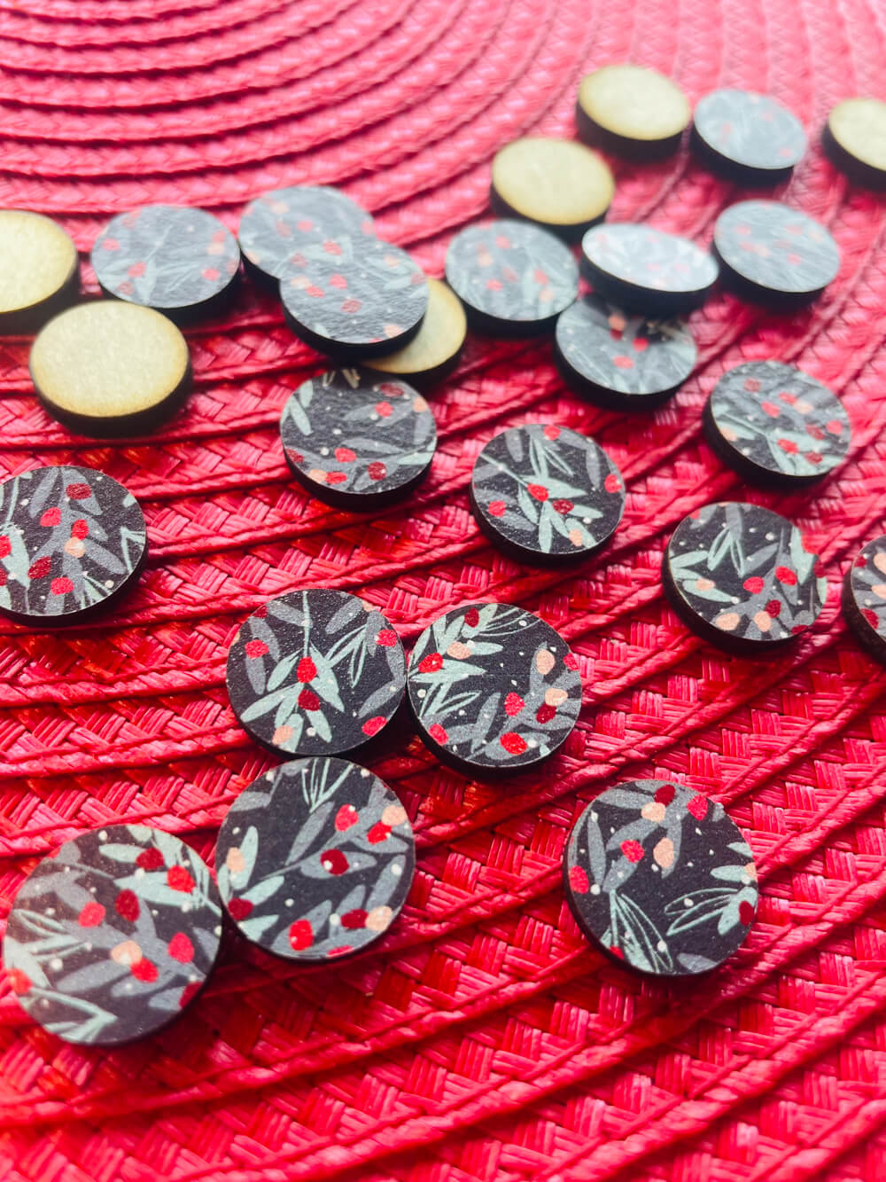 Wood - 15mm Circle- Studs - Christmas - 21