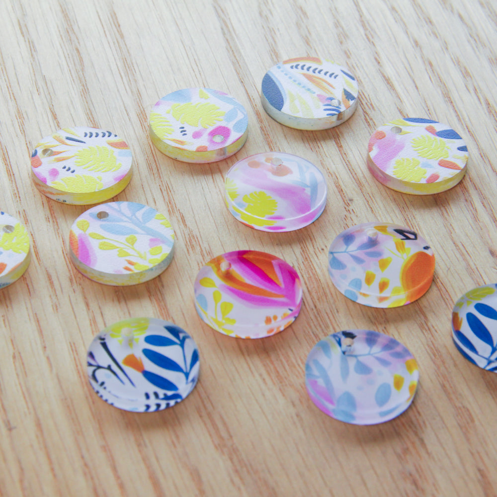 Clear Acrylic - 2cm Circle - 1 Hole - Bold Floral - 80