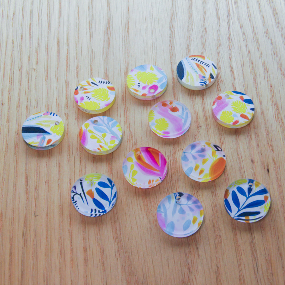 Clear Acrylic - 2cm Circle - 1 Hole - Bold Floral - 80