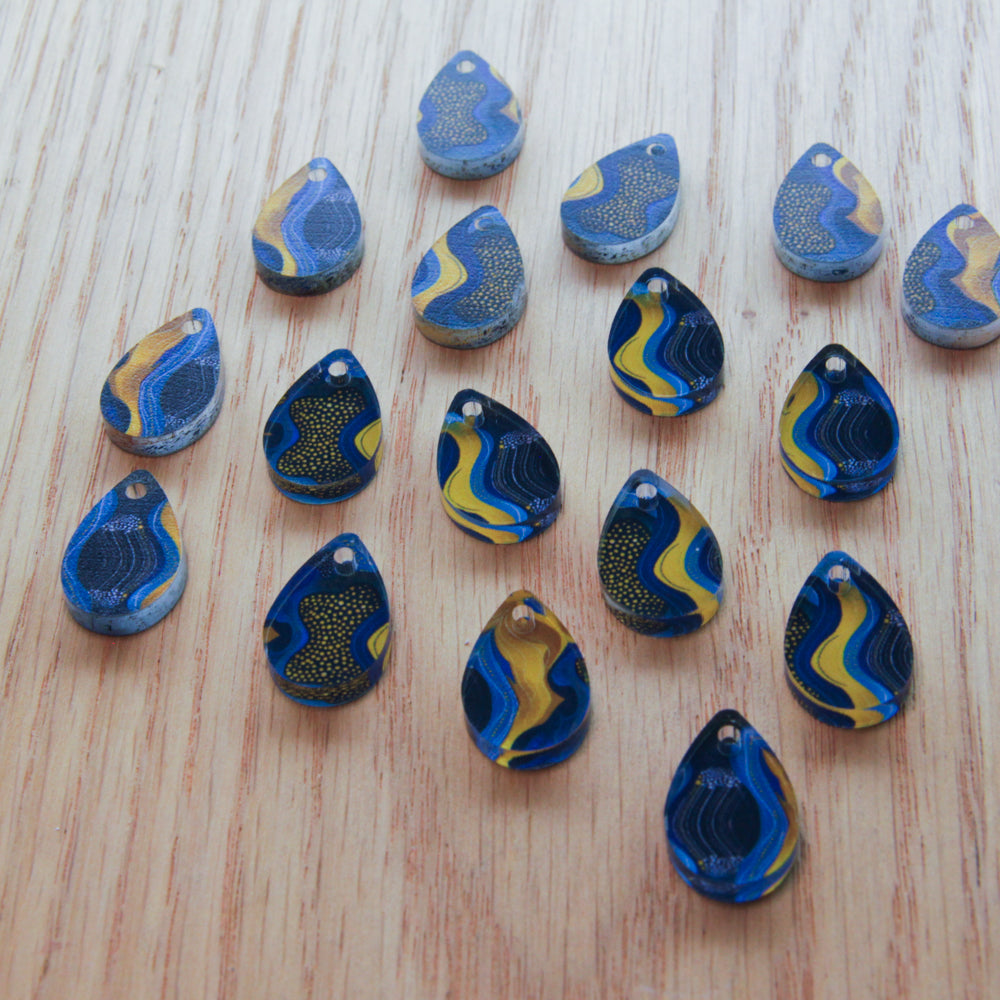 Clear Acrylic - 2cm Teardrop 2 - 1 Hole - Australiana - 149
