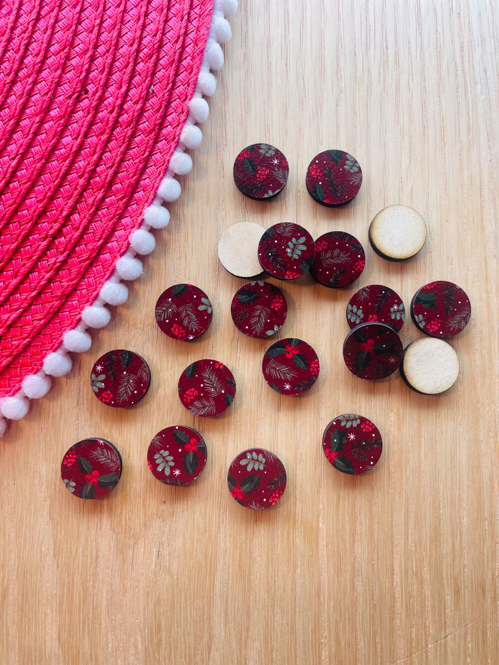 Wood - 15mm Circle- Studs - Christmas - 108