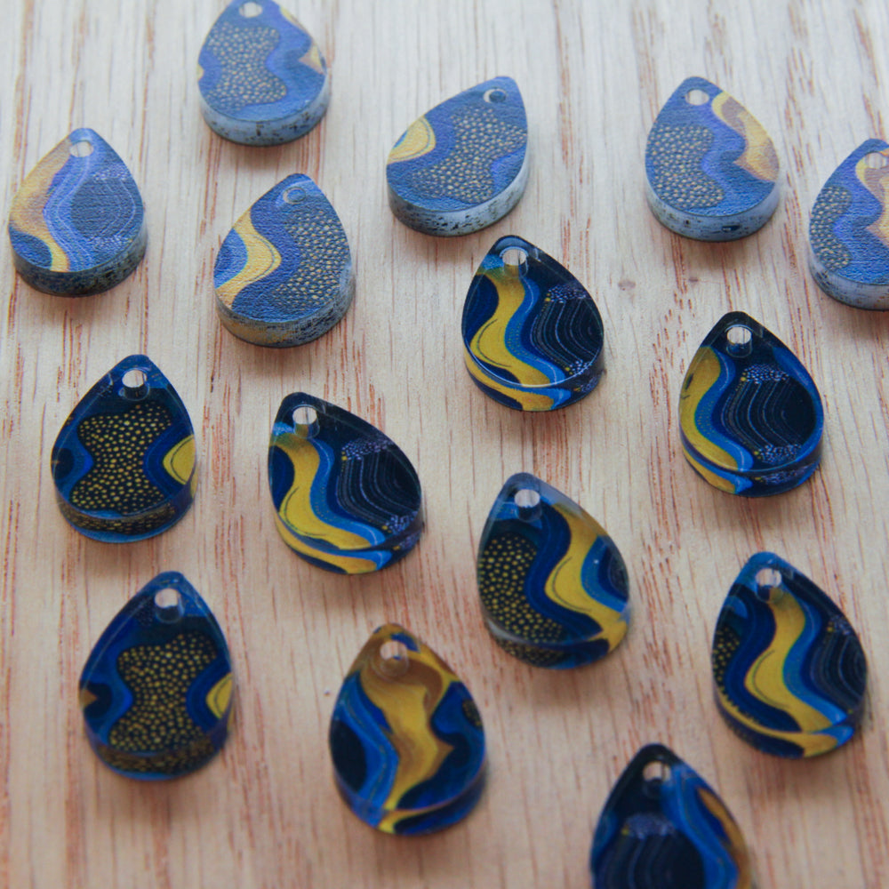 Clear Acrylic - 2cm Teardrop 2 - 1 Hole - Australiana - 149